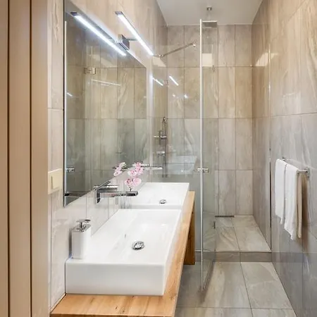 Smetanovo Nabrezi - Riverview Old Town Apartment *