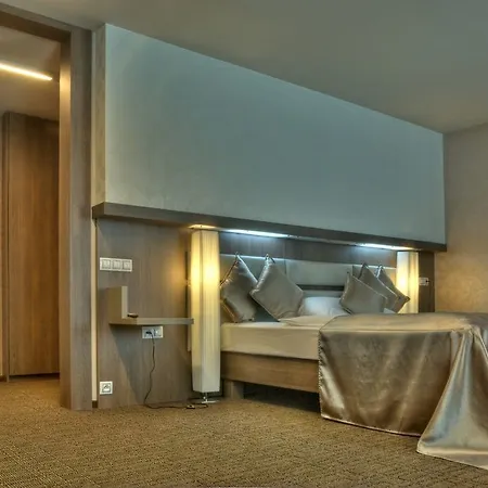 Volcano Hotel 4*