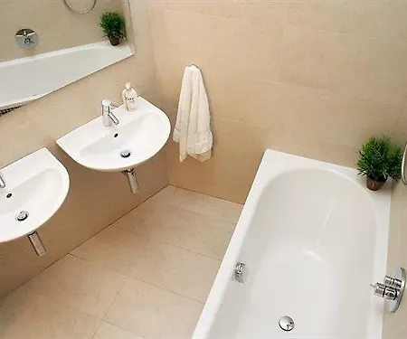 Apartament River View *