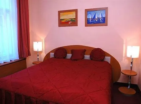 Gallery Sis Szálloda 3*