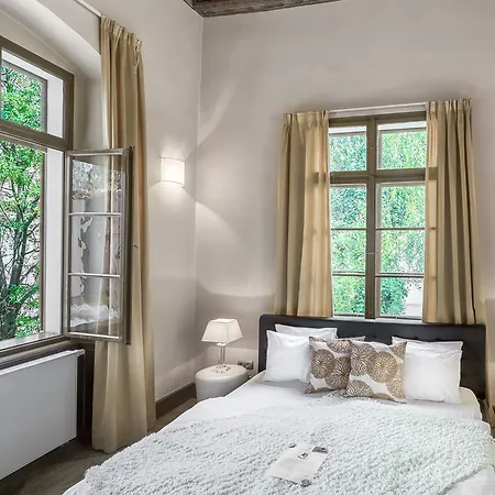 Apartment 3 Epoques By Adrez