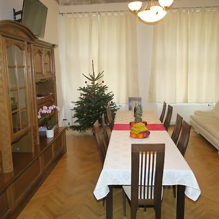 Near Lesser Town * Praga