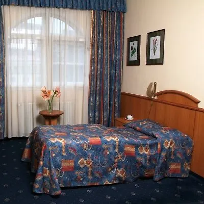 Kavalir Hotel 3*