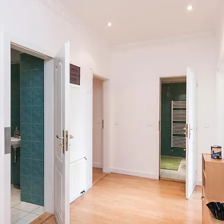 Chill Hill Apartment *