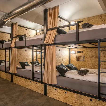 Hostel Visitinn & *