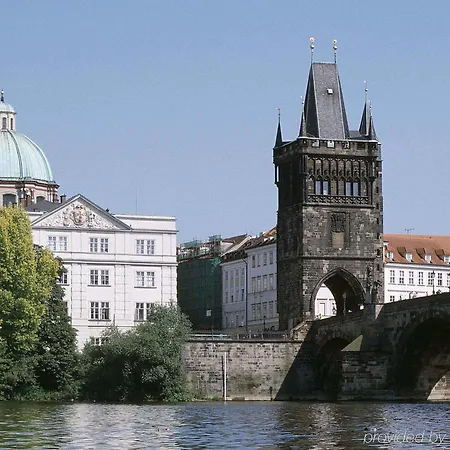 Ibis Mala Strana 3*