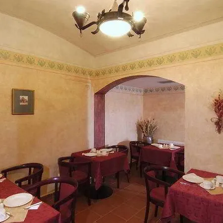 Hotel Ea Jeleni Dvur Castle 3*