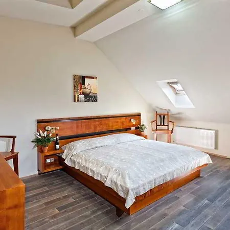 Oasis Aparthotel 4*