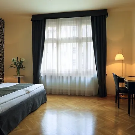 Hotell Elysee 4*