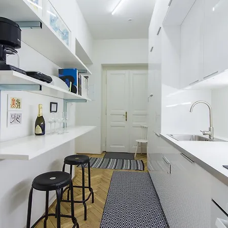 Stylish Modern For 5 People By Easybnb Apartamento *