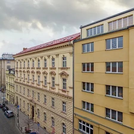 Air Conditioned Terrace Apartment *