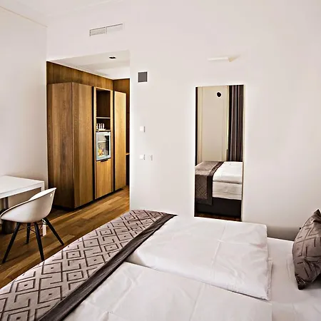 Hotel Golden Crown 4*