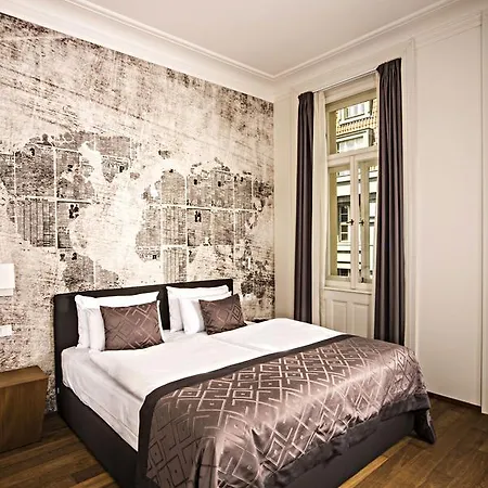Hotel Golden Crown