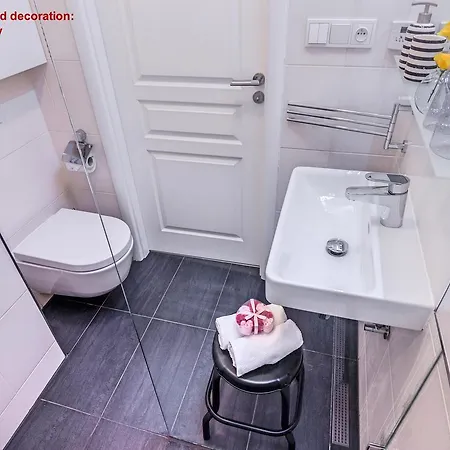Air Conditioned Terrace Apartment *
