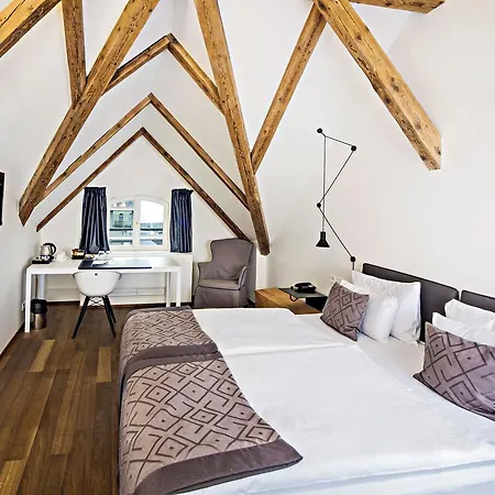 Golden Crown Hotel 4*