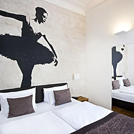 Golden Crown Hotel