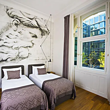 Golden Crown 4* Prague