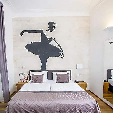 Golden Crown Hotel 4*