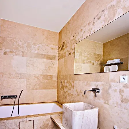 Golden Crown Hotel 4*