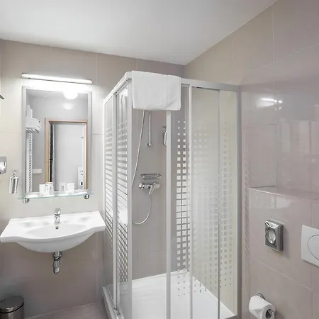 Hotel Pav 3*