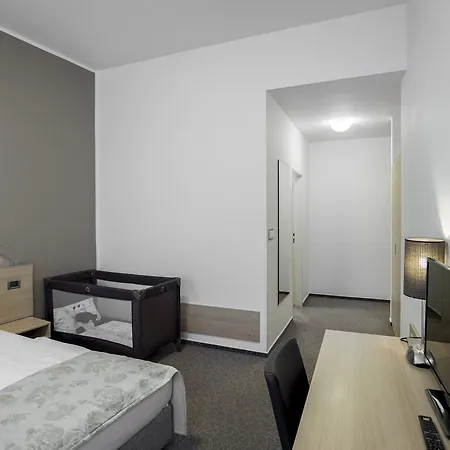 Pav Hotel 3*