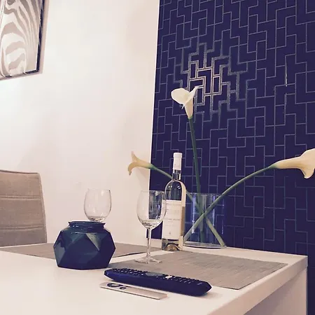 Blanc De Luxe Apartment *