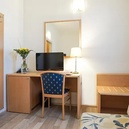 Tivoli Hotel 3*