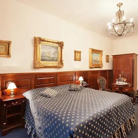 Hotel U Zlateho Stromu By Bhg 4*