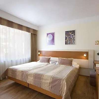 Aida 4*