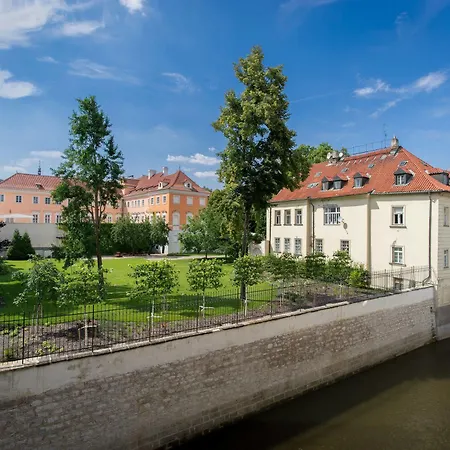 Pytloun Kampa Garden Hotel Prague