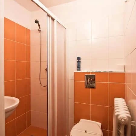Nika Konukevi 3*