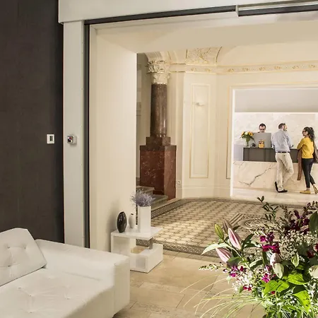 Golden Crown Hotel 4*