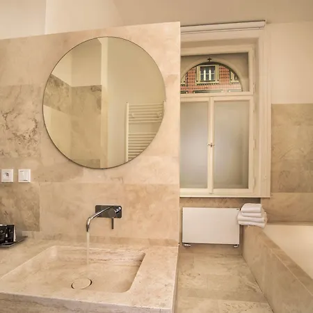 Golden Crown 4* Prague