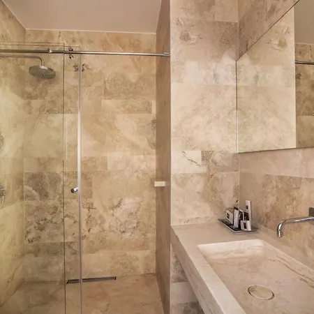 Golden Crown Hotel 4*