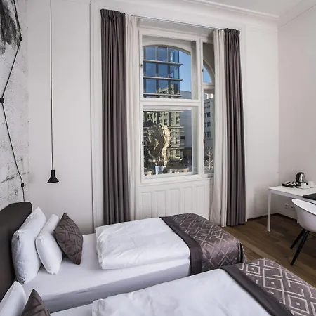 Golden Crown Hotel 4*