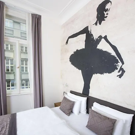 Golden Crown 4* Prague