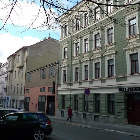15 Homer Konukevi Prag