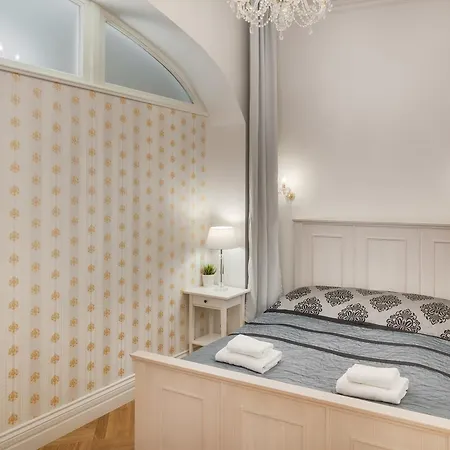 Hotel apartamentowy Mikulasska - Old Town Square View *