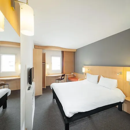 Ibis Old Town 3*