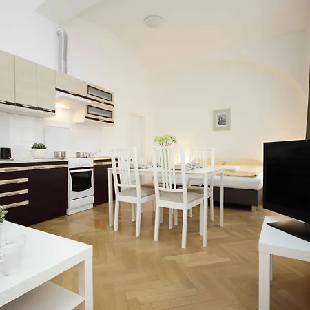 Apartment Leo Old Town