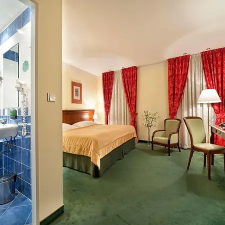 Hotel Ea Jeleni Dvur Castle 3*