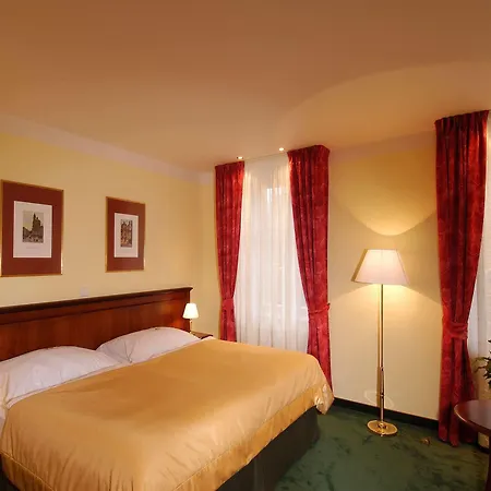 Hotel Ea Jeleni Dvur Castle