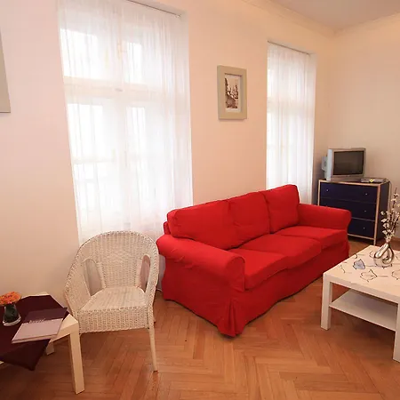 Leo Old Town Apartment
