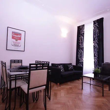 Leo Old Town Apartment