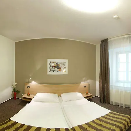 Pav Hotel