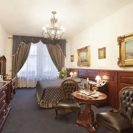 Hotel U Zlateho Stromu By Bhg 4*