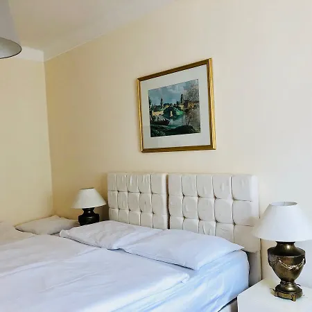 Hotel Mira