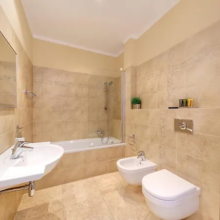 Hunger Aparthotel 4*