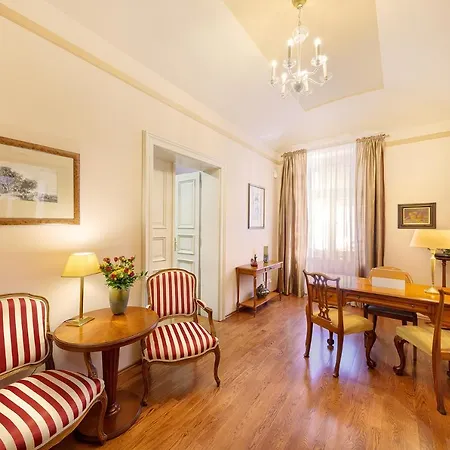 Hunger Aparthotel 4*