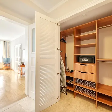 Hunger Aparthotel Praha